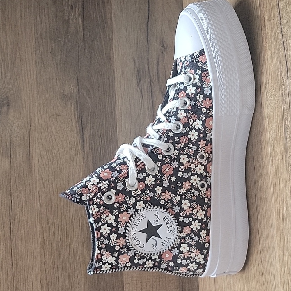 Converse Women's Floral High-Top Sneakers - Black and White Size 7.5 Womens. - Picture 7 of 14